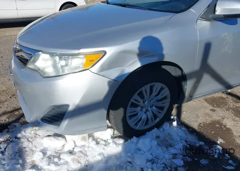2013 Toyota Camry Le z USA, uszkodzony, nr VIN 4T1BF1FK6DU207623